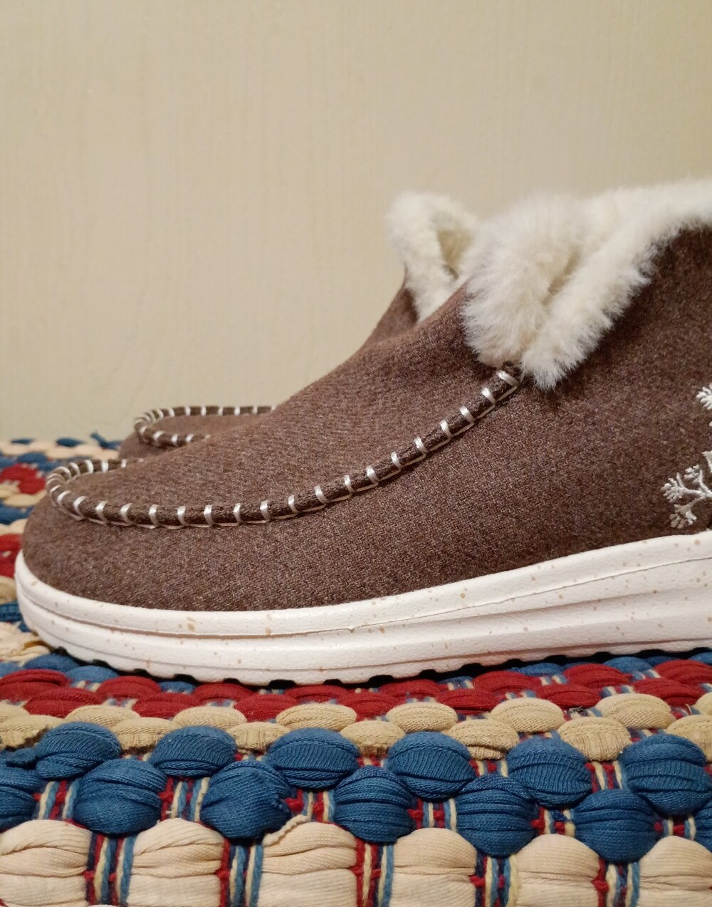 NWOT Hey Dude Denny Wool Faux Shearling Booties. Color Walnut Size 7 - Picture 3 of 11
